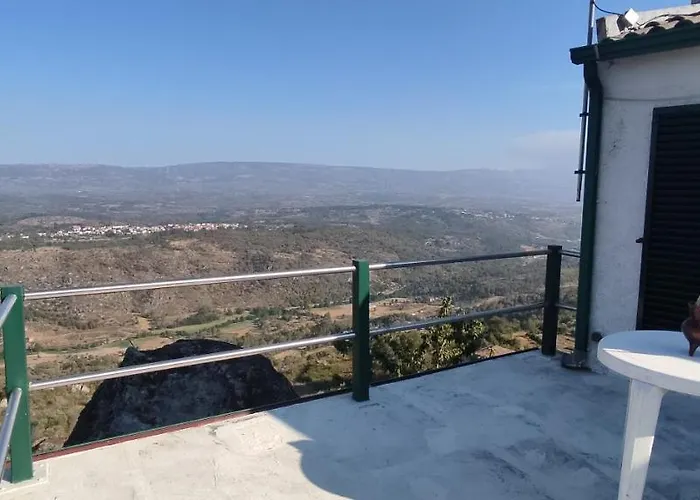 Semesterbostad Al Miradouro Do Outeiro Guarda